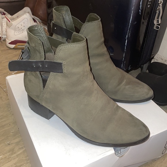*** Final Sale*** Aldo green booties size 8 - Picture 5 of 5